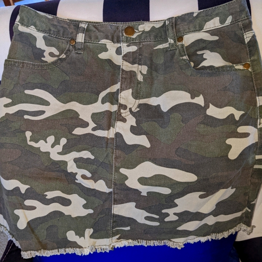 GB Girls camo skirt